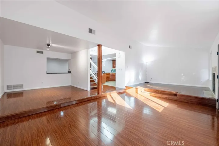 10055 Larwin 3, Chatsworth, California 91311