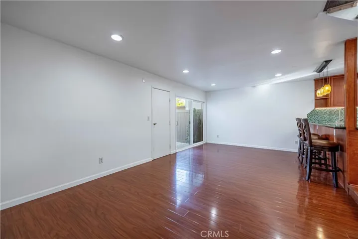 10055 Larwin 3, Chatsworth, California 91311