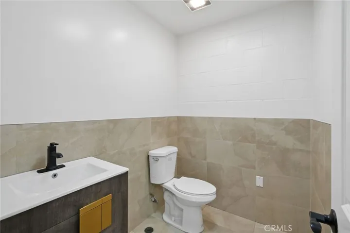 5557 Reseda Boulevard, Tarzana, California 91356
