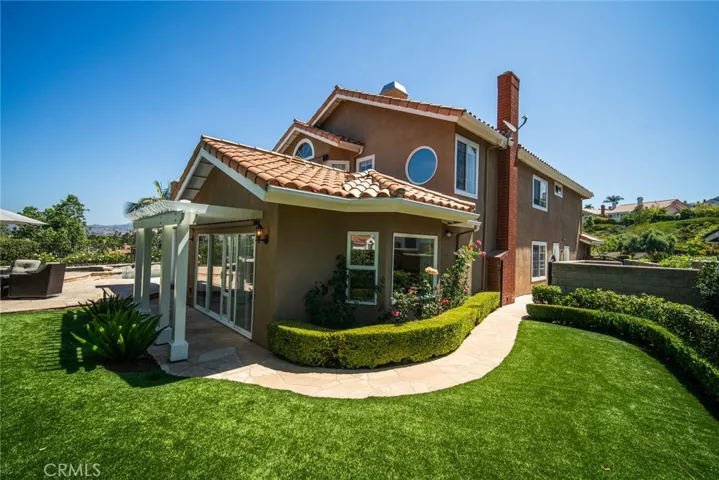 Side yard great for pets and play. Low maintenance artificial turf. Rose bushes and jasmine line the property.