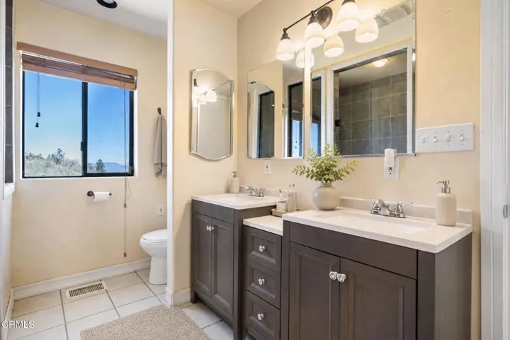 25-web-or-mls-Primary Bathroom (Cont)