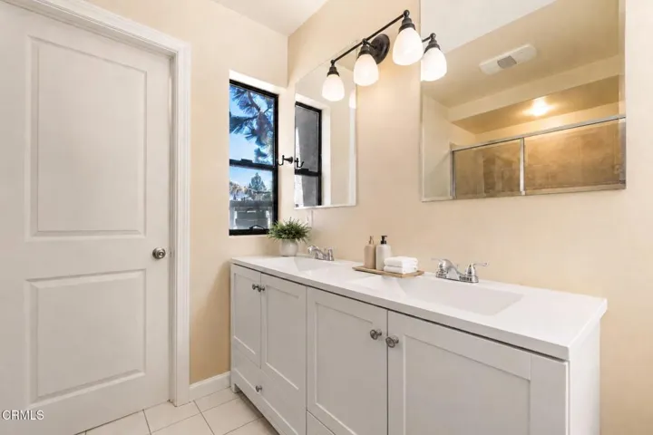 33-web-or-mls-Bathroom 2 (Jack & Jill)
