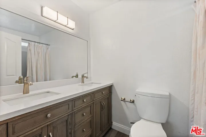 4241 1/2 Lennox Boulevard B, Inglewood, California 90304