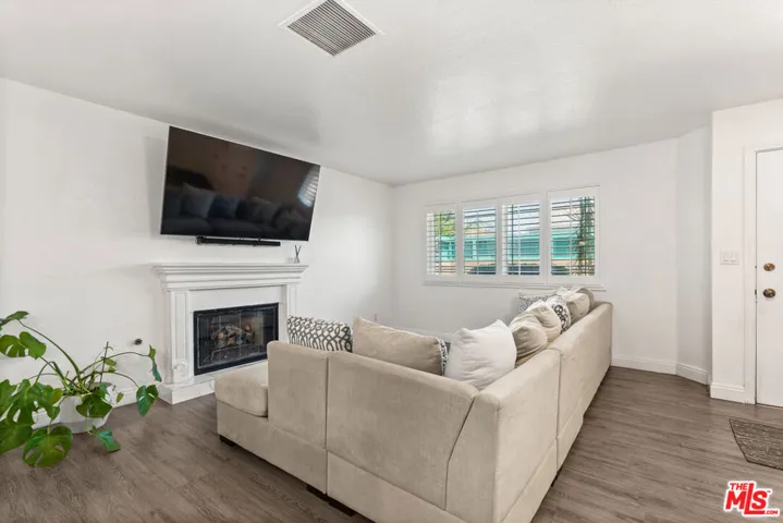 4241 1/2 Lennox Boulevard B, Inglewood, California 90304