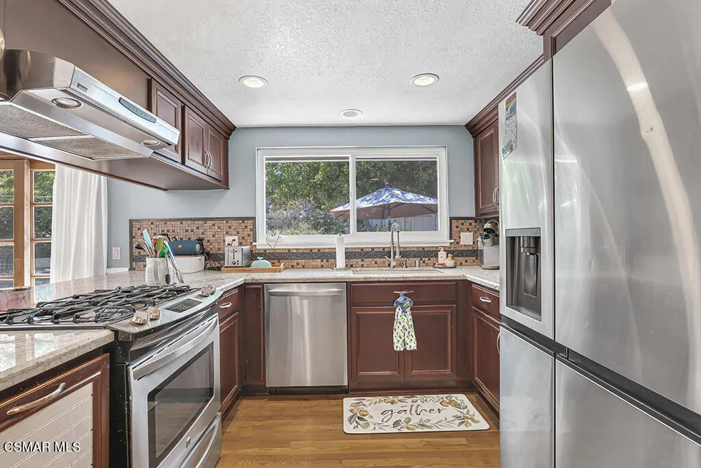 1060 Colby Cir- HsHProd-24