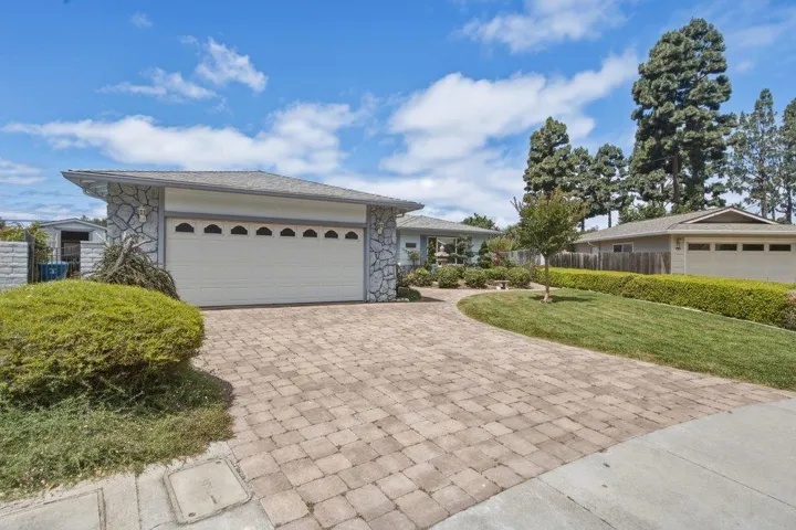 1120 Woodside Circle, Salinas, California 93901