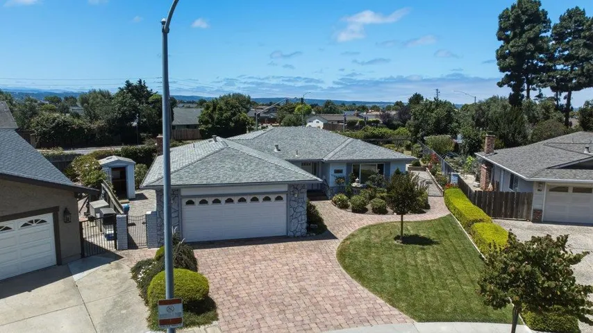 1120 Woodside Circle, Salinas, California 93901