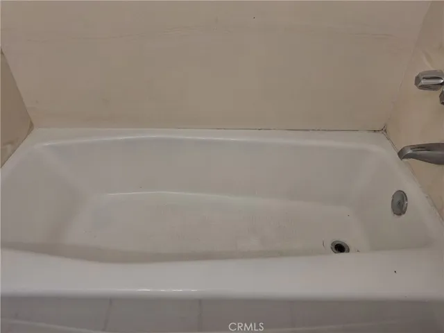 Hallway Bathroom Bath Tub