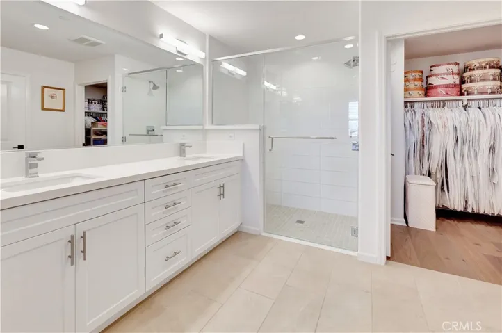 Primary En-Suite Bath