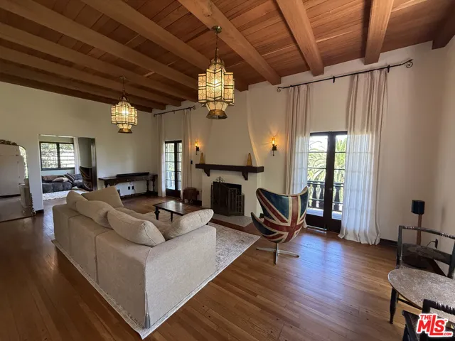3475 N Knoll Dr, Los Angeles, California 90068