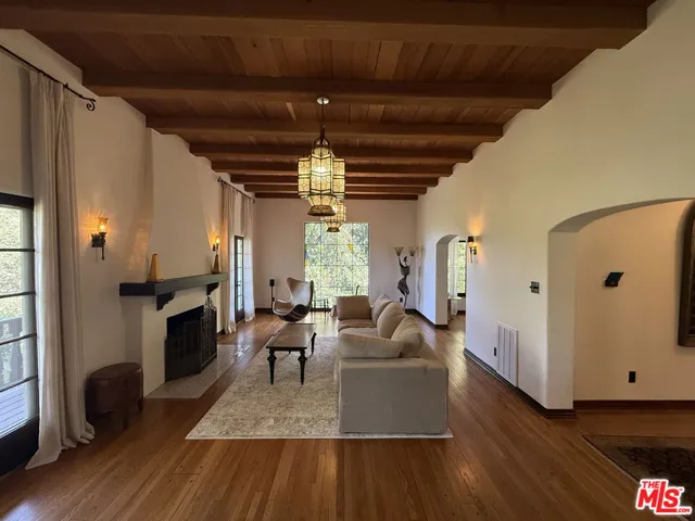 3475 N Knoll Dr, Los Angeles, California 90068
