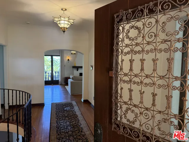 3475 N Knoll Dr, Los Angeles, California 90068