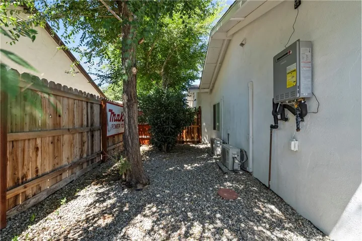 212 W Kildare Street, Lancaster, California 93534