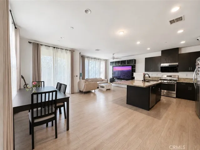 46 Finch, Lake Forest, California 92630