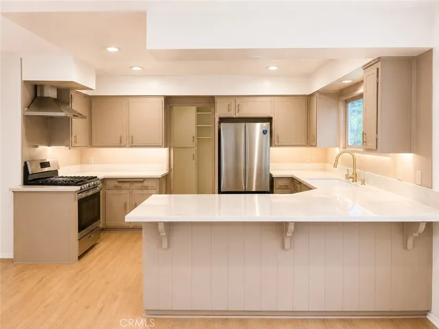 4775 Regalo Road, Woodland Hills, California 91364