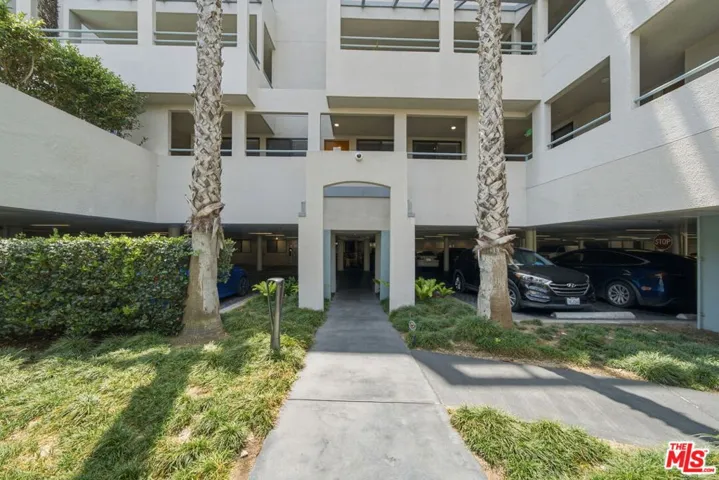 122 Ocean Park Boulevard 507, Santa Monica, California 90405
