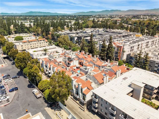 10926 Bluffside Drive 35, Studio City, California 91604