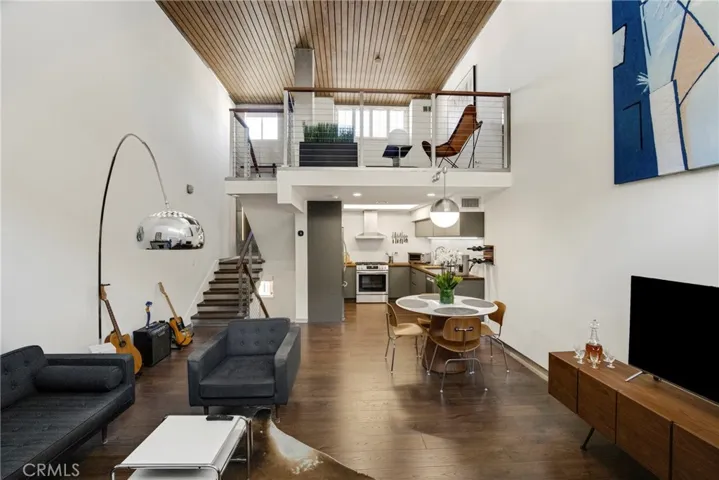 10926 Bluffside Drive 35, Studio City, California 91604