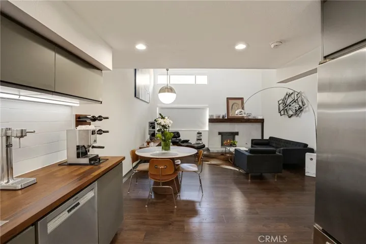 10926 Bluffside Drive 35, Studio City, California 91604