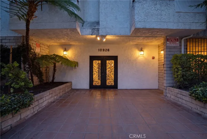 10926 Bluffside Drive 35, Studio City, California 91604
