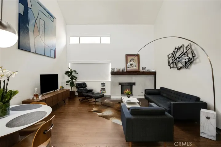 10926 Bluffside Drive 35, Studio City, California 91604