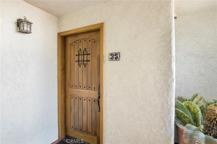 10926 Bluffside Drive 35, Studio City, California 91604
