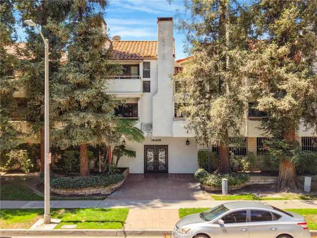 10926 Bluffside Drive 35, Studio City, California 91604