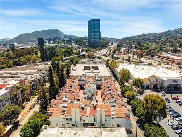 10926 Bluffside Drive 35, Studio City, California 91604