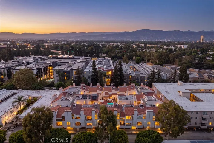 10926 Bluffside Drive 35, Studio City, California 91604
