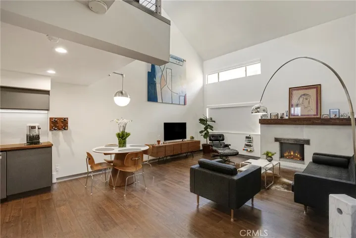 10926 Bluffside Drive 35, Studio City, California 91604