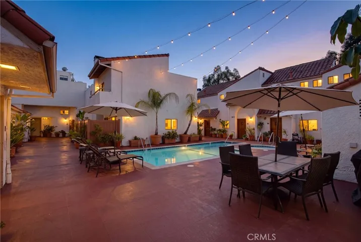 10926 Bluffside Drive 35, Studio City, California 91604