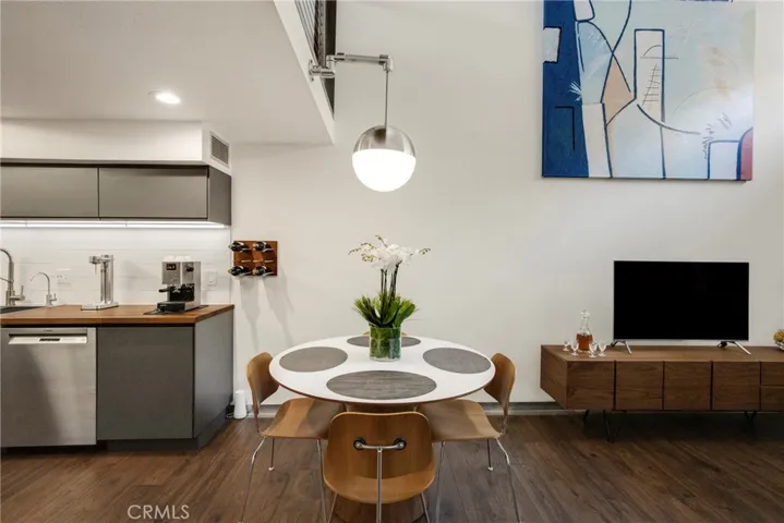 10926 Bluffside Drive 35, Studio City, California 91604