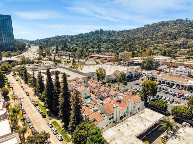 10926 Bluffside Drive 35, Studio City, California 91604