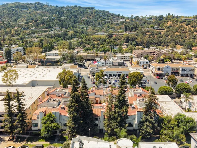 10926 Bluffside Drive 35, Studio City, California 91604