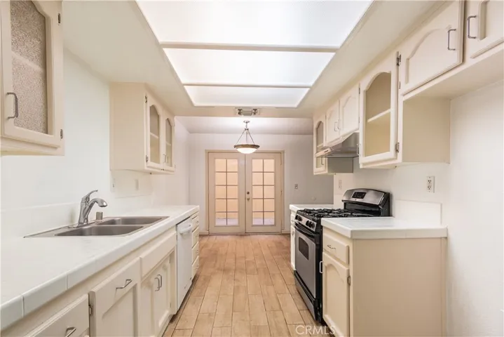 158 Flag Way, Paso Robles, California 93446