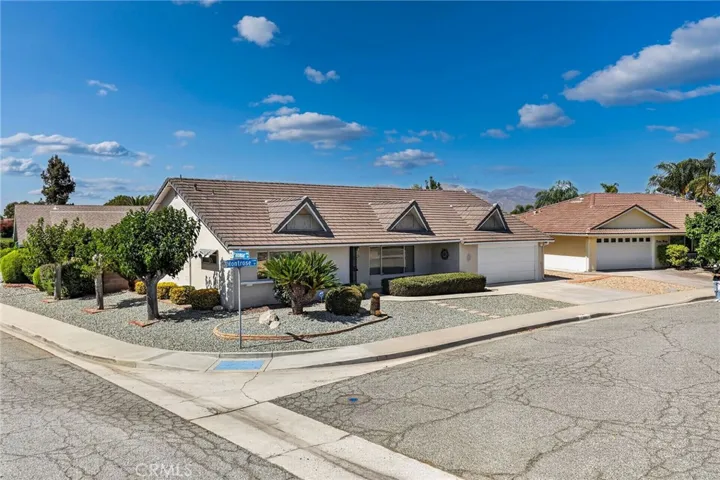 1240 W Montrose Avenue, Hemet, California 92543