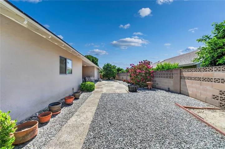 1240 W Montrose Avenue, Hemet, California 92543
