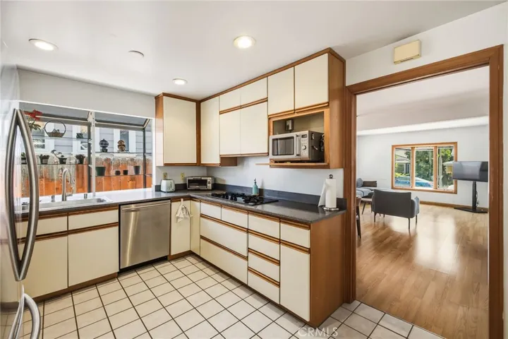 1813 5th Street, Manhattan Beach, California 90266