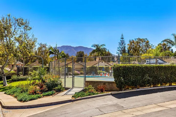52-web-or-mls-UpmarketMedia_Laurelwood-5