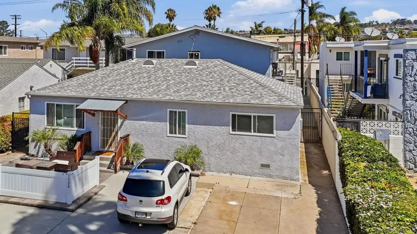 1522 24 Hornblend, San Diego, California 92109