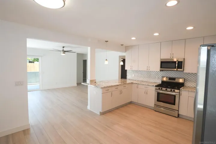 1522 24 Hornblend, San Diego, California 92109