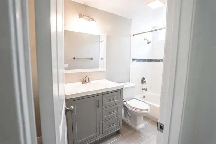 1522 24 Hornblend, San Diego, California 92109
