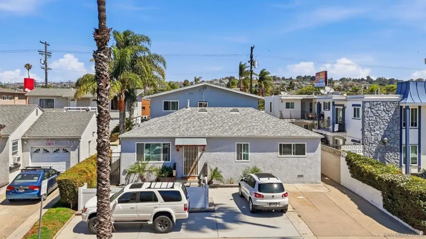 1522 24 Hornblend, San Diego, California 92109