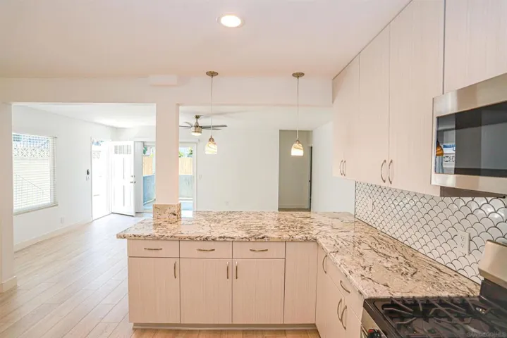1522 24 Hornblend, San Diego, California 92109