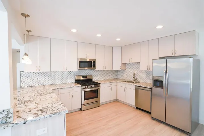 1522 24 Hornblend, San Diego, California 92109