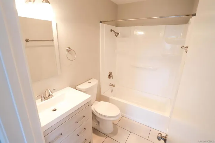 1522 24 Hornblend, San Diego, California 92109