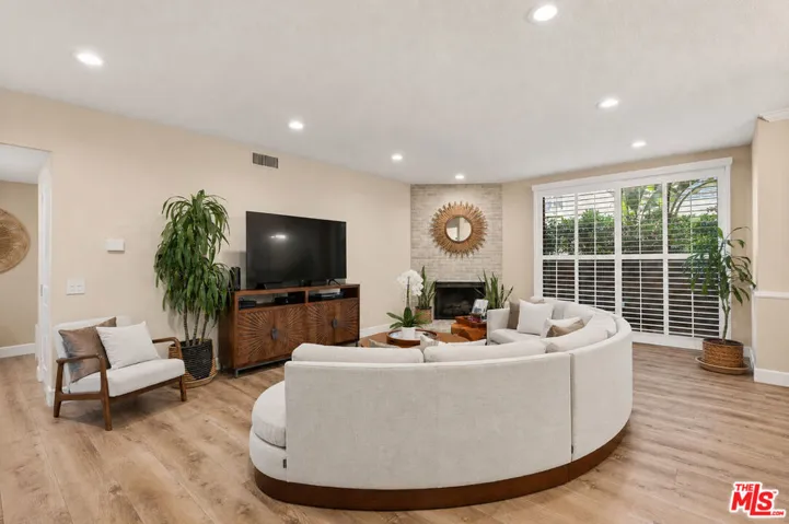 14844 Dickens Street 108, Sherman Oaks, California 91403