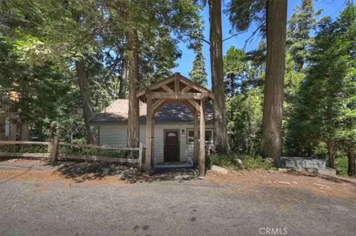 576 Kuffel Canyon Drive, Lake Arrowhead, California 92352