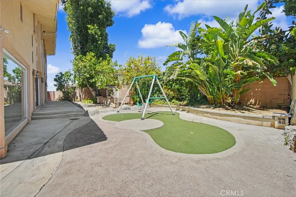 sideyard putting green