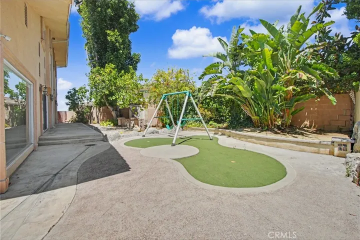 sideyard putting green